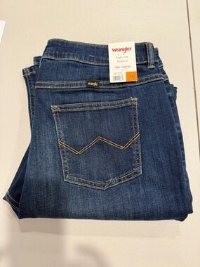 Wrangler Women size 16 High-Rise Bootcut Jeans in Dark Blue Denim
